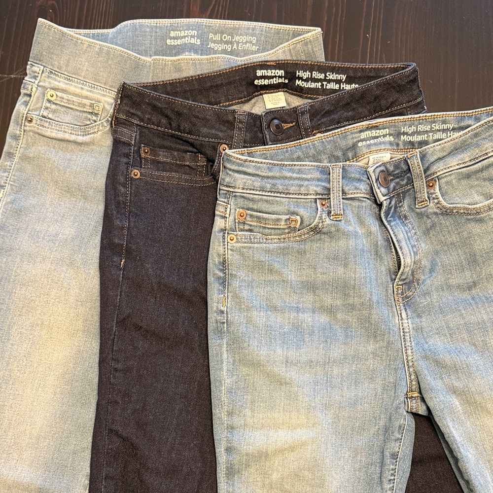 Amazon Essentials Denim Jeans Trio: Light, Dark, and Medium
size 0 short petite